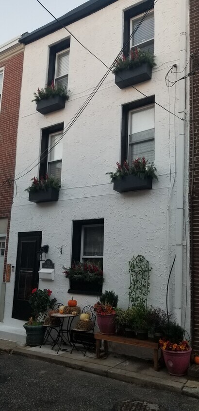 Primary Photo - 938 Ernst St