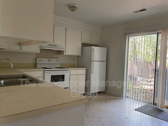 Foto del edificio - 4736 Linfield Ln