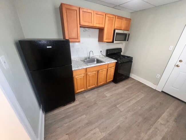 Photo - Contemporary 2 Bedroom Townhome w/ Updated Kitchen & Washer/dryer