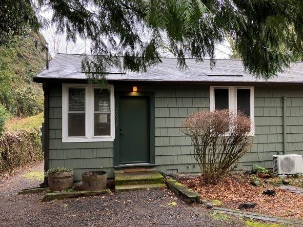 Cute & Cozy - 5007 SW Custer St