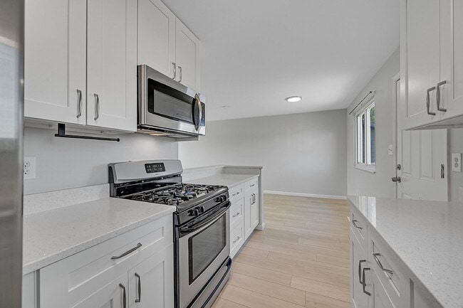 Building Photo - $2,200.00 - 3 Bed,1.5 Bath, Single Family ...
