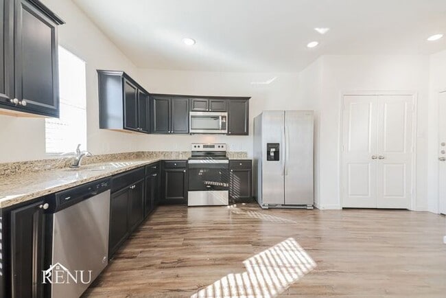 Building Photo - 6215 Old Bridge Way