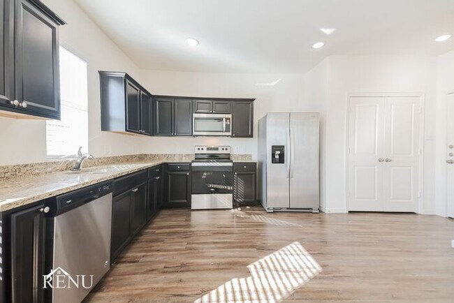 Foto del edificio - 6215 Old Bridge Way