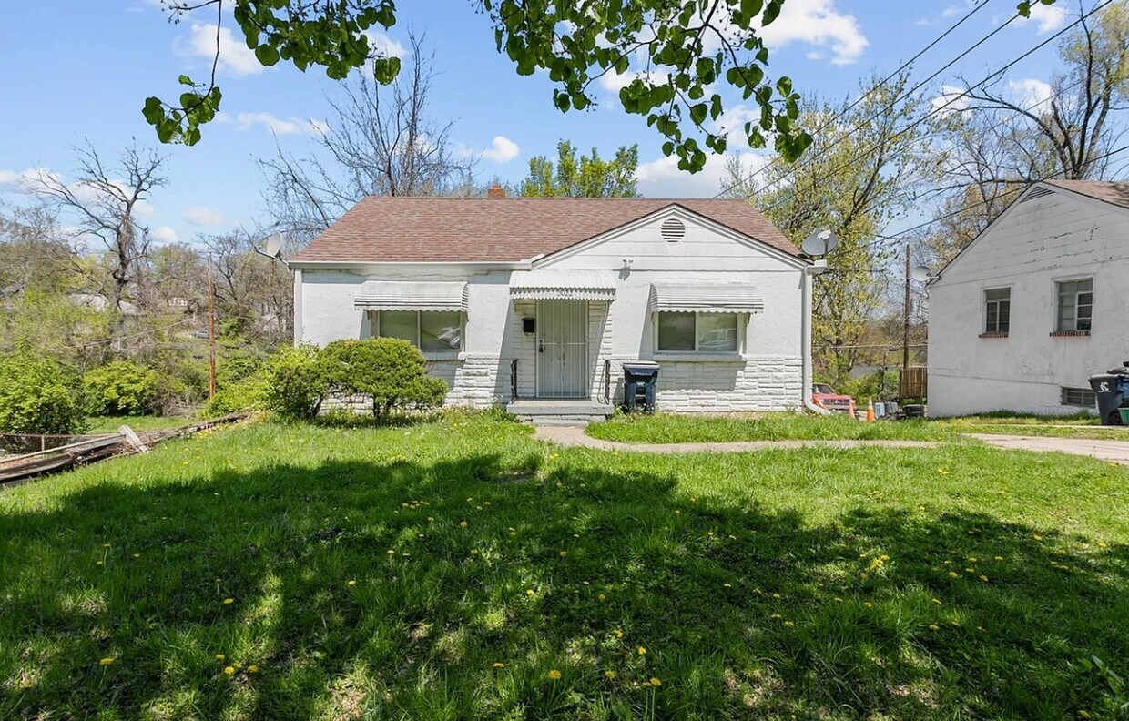 Primary Photo - Cute 2 bedroom Bungalow home for rent! Ava...