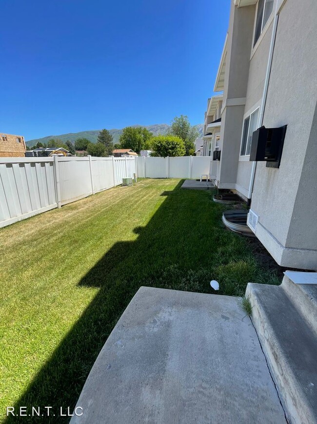 Building Photo - 4 br, 3.5 bath House - 620 N. Fairfield Ro...