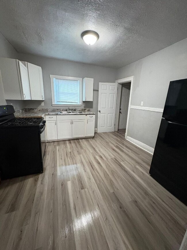 Building Photo - Spacious 4-Bedroom, 2-Bathroom Home – $1,625/Month | Accepting Section 8