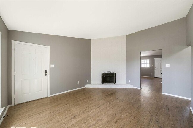 Foto del edificio - 4900 E Stassney Ln