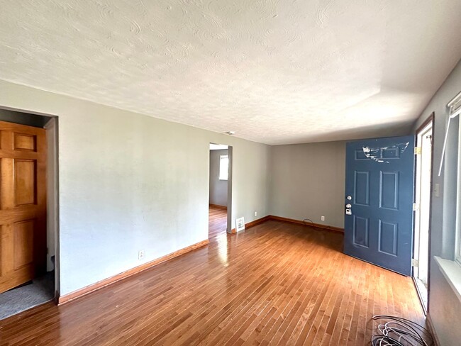 Building Photo - 4 Bed/1.5 Bath Home in Penn Hills - Off-St...
