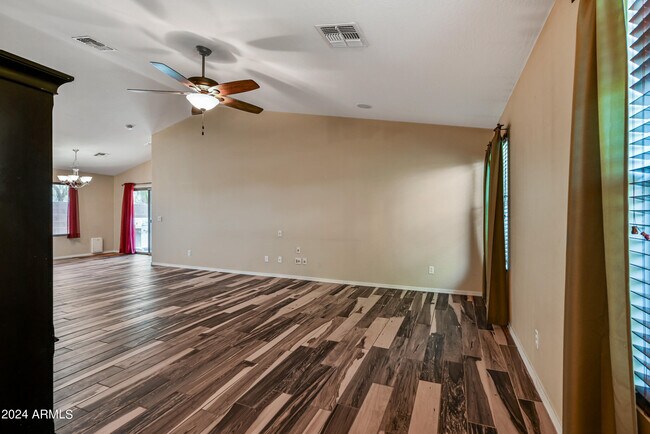 Building Photo - 2992 E Blue Ridge Way