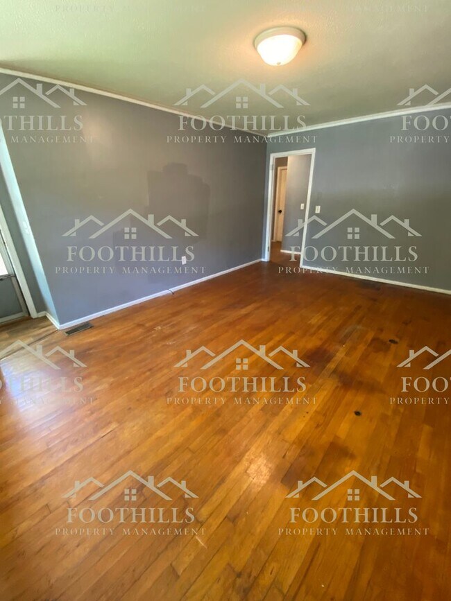 Building Photo - 418 West Fredericks St