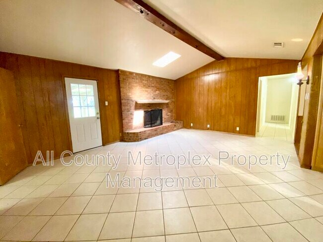 Foto del edificio - 2805 Silver Meadow Ln