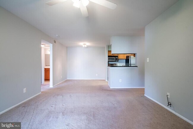 Foto del edificio - 1715 Ascot Way