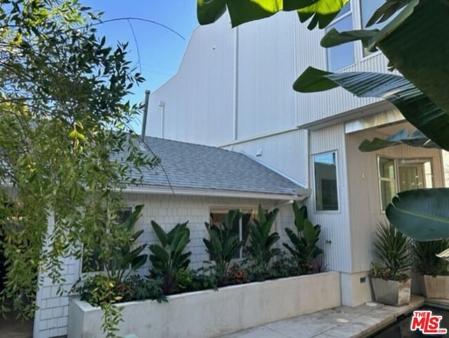 Building Photo - 2456 Penmar Ave