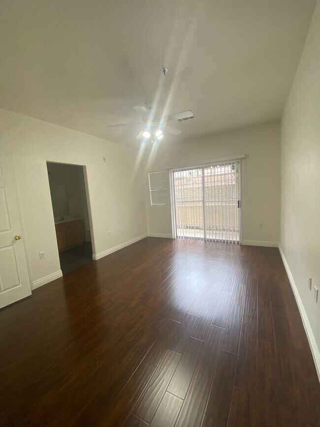 Building Photo - 2 Bedroom 2 Bath Condo In Henderson