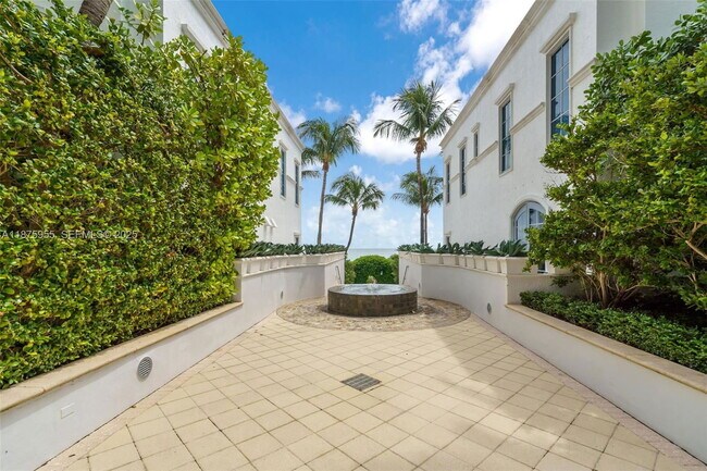 Building Photo - 5959 Collins Ave