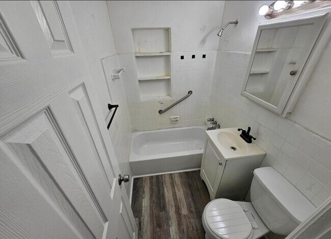 Foto del edificio - 1600 NW 93rd St