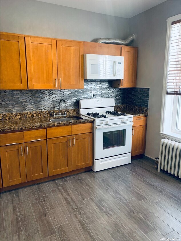 Foto del edificio - 70-22 73rd St