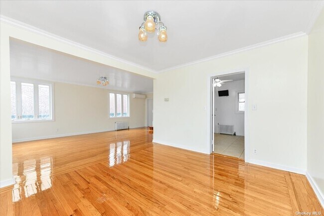 Foto del edificio - 76-44-76173 173rd St