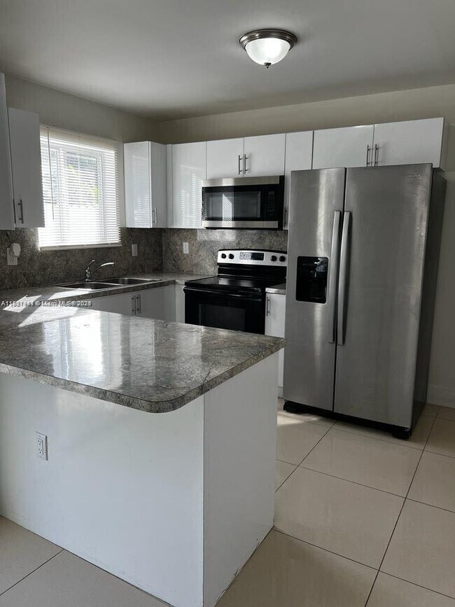 Foto del edificio - 1740 NW 64th St