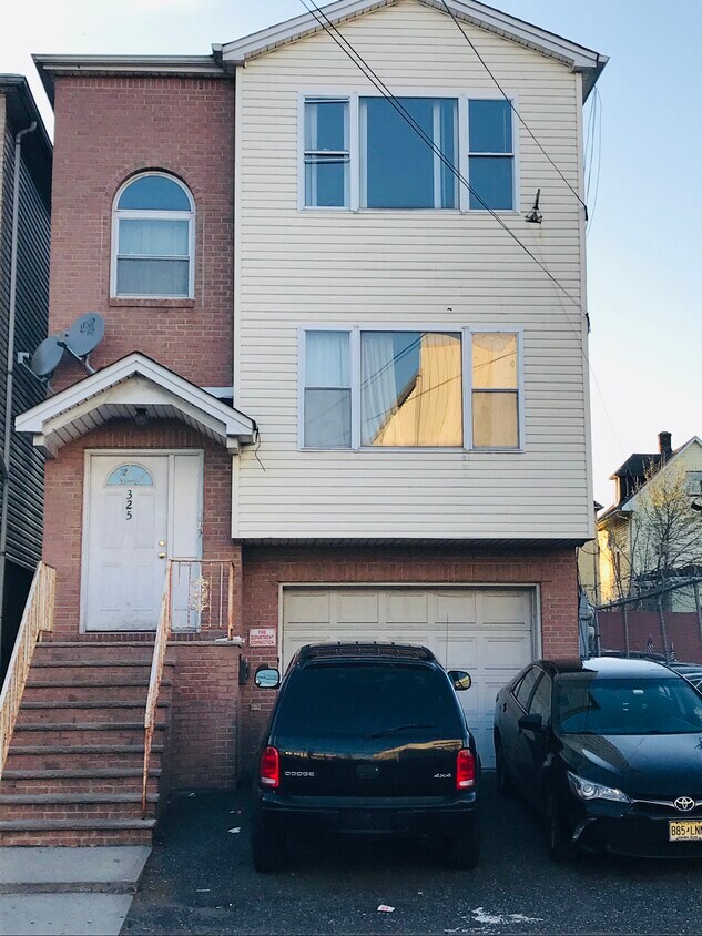Primary Photo - 325 Elizabeth Ave