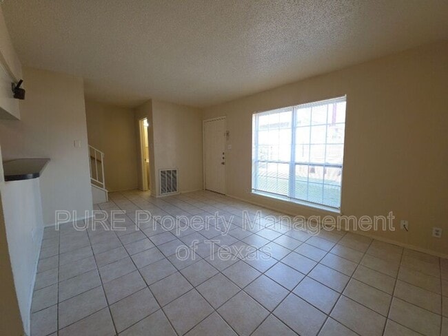 Building Photo - 5808 Wellington Dr