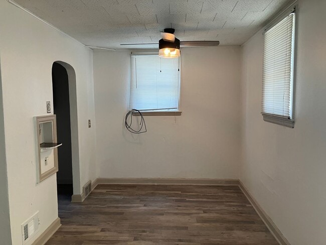 Building Photo - 1031