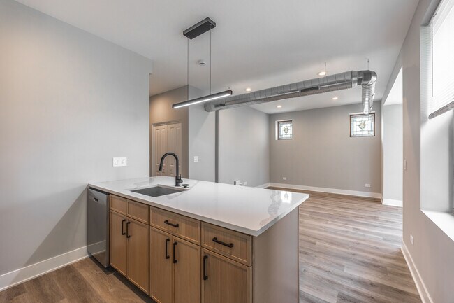 Foto del edificio - 2401 N Kedzie Blvd