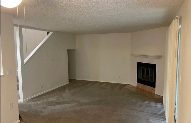 Building Photo - Private End-Unit Condo in Southeast Boise ...