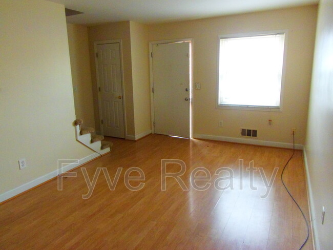 Foto del edificio - 5738 Beechcroft Rd