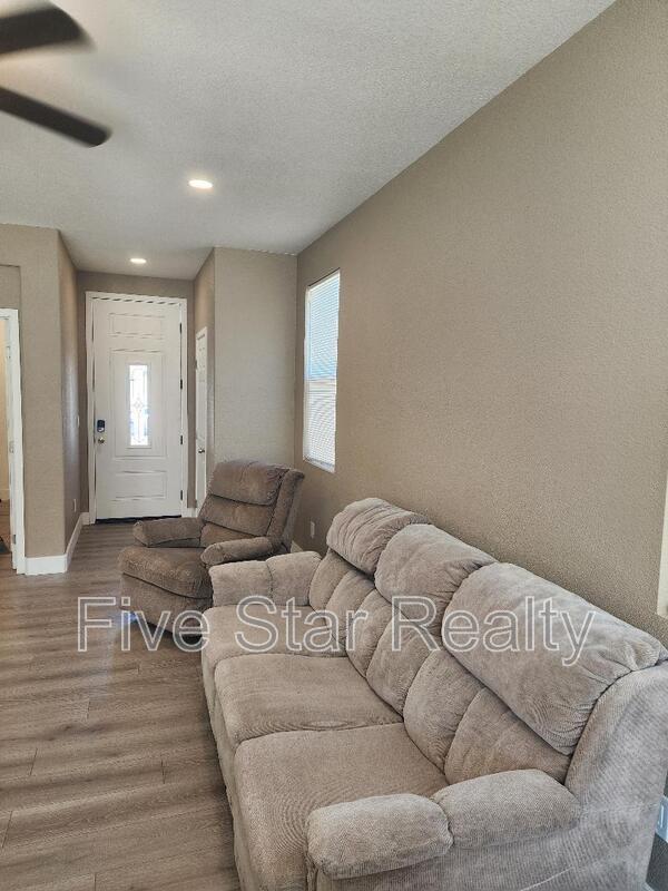 Building Photo - 9539 Poplar Way