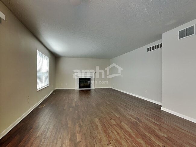 Building Photo - 637 Ellen Dr