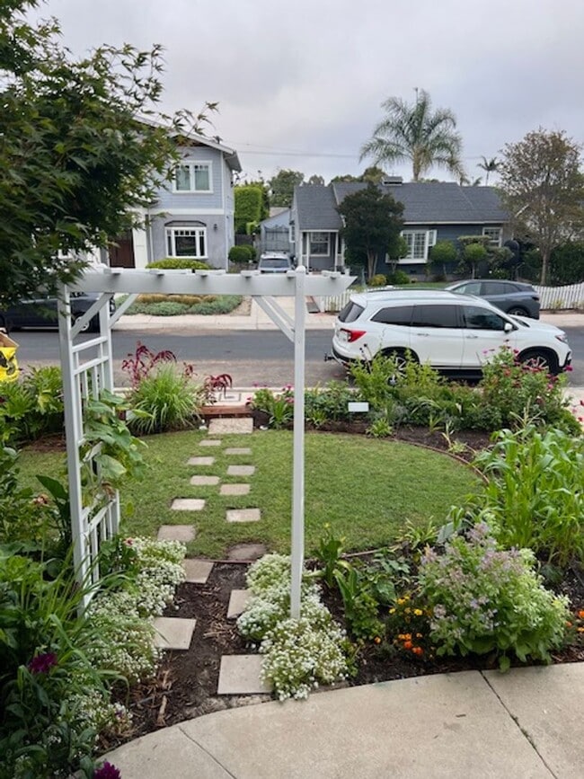 Building Photo - Westchester Home Perfect for Plant/Garden ...