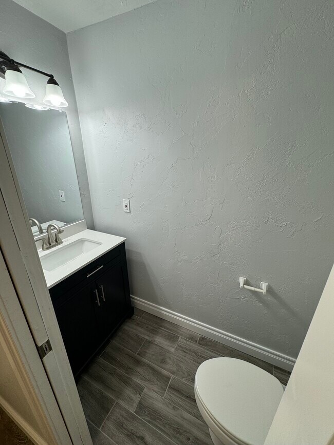 Photo - 1001 N Locust Ln House