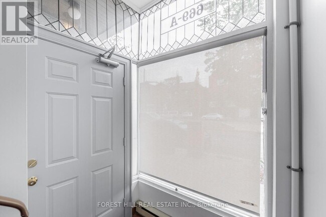 Building Photo - 669 St Clair Ave W