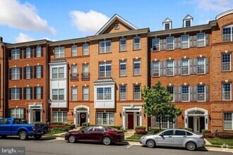 Building Photo - 43144 Thoroughfare Gap Terrace