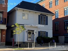 Building Photo - 114 E 7th St