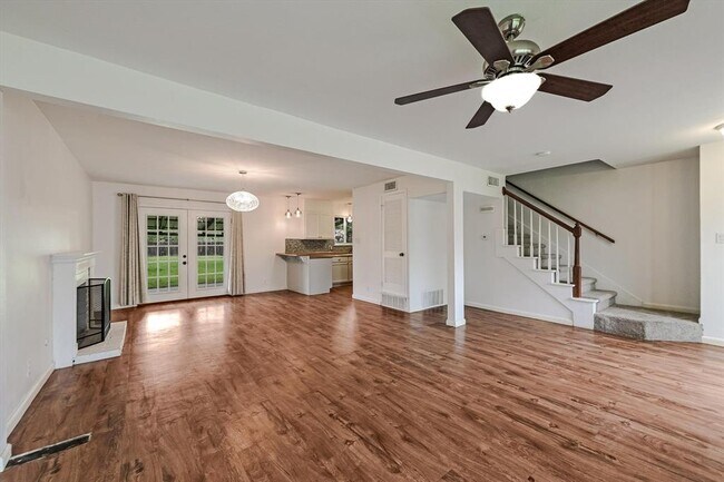 Foto del edificio - 4904 Creekline Dr