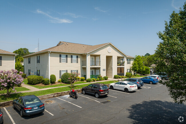 Building Photo - The Pointe at Westland*