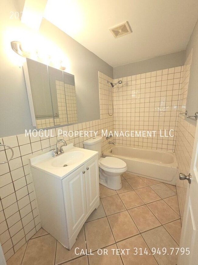 Building Photo - 207 Waller Ave