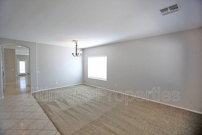Foto del edificio - 14542 W Redfield Rd