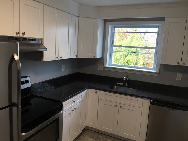 Foto del edificio - The Executive Sky View Condo (HEAT + HOT Water  Included)