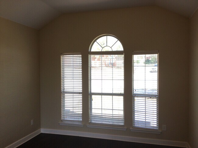 Building Photo - 1201 Hampton Bay Dr