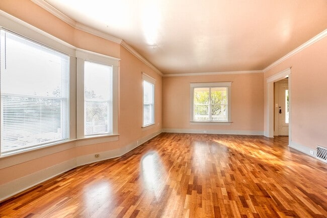 Photo - 1424 N Northgate Way - SAM Apartment