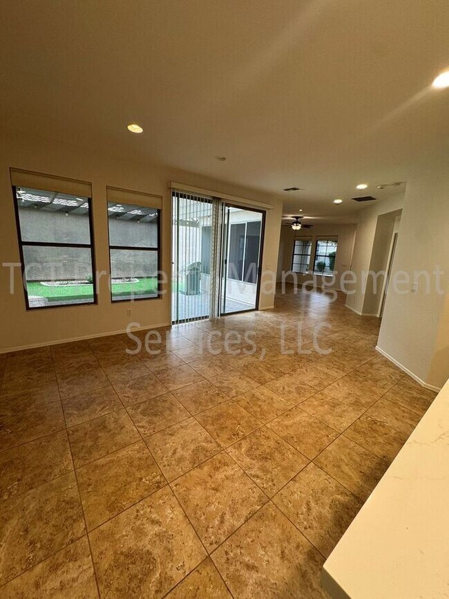 Foto del edificio - Beautifully Updated Bungalow in Power Ranch