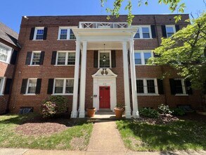 Building Photo - 2114 Suitland Terrace SE