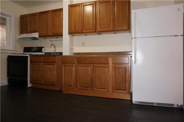 Building Photo - 373 Parkside Ave