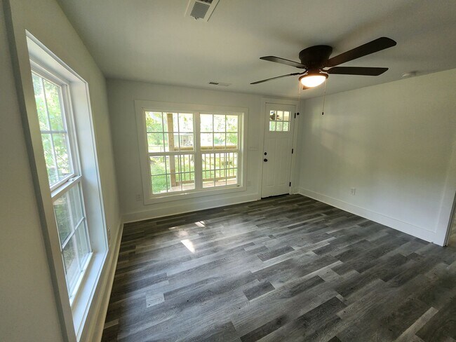 Building Photo - Charming 3/1 in Scottsboro