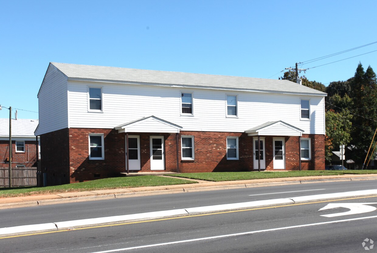 Primary Photo - 1401 E Fifth St
