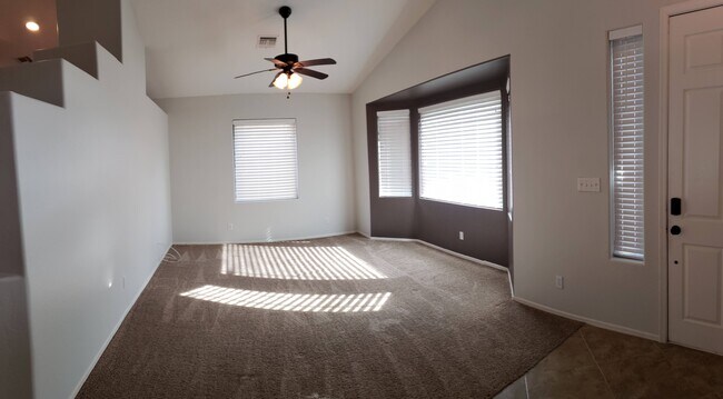 Building Photo - 3224 E Desert Cove Ave