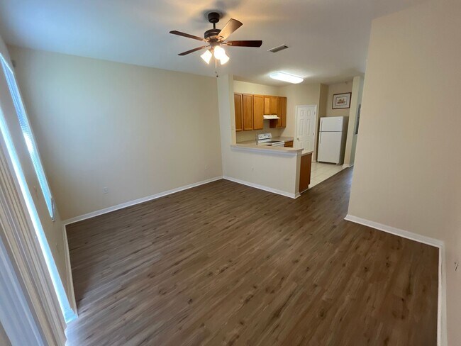 Building Photo - For Rent – Charming 2-Bed, 2.5-Bath Townho...